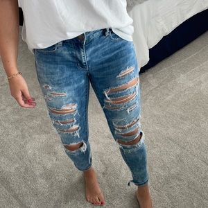 American Eagle ripped light wash jeans